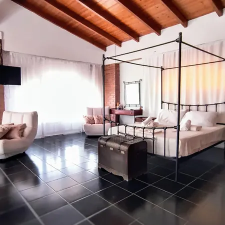 Daire Polyxeni & Qeparo