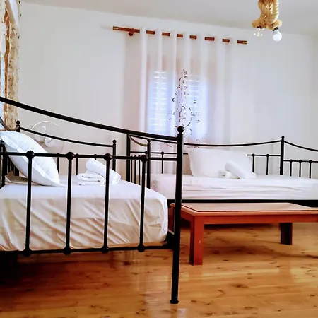 Polyxeni & Appartement Qeparo