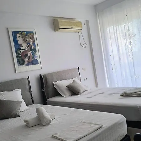 Polyxeni & Apartman Qeparo