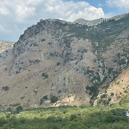 Apartman Polyxeni & Qeparo