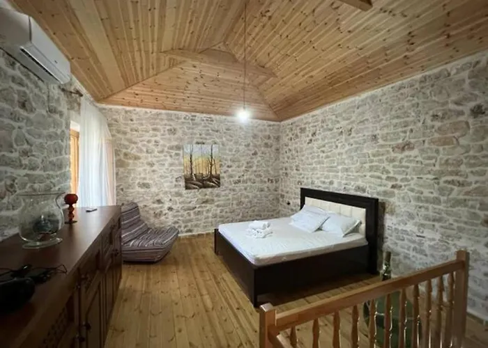 Polyxeni & 아파트 *